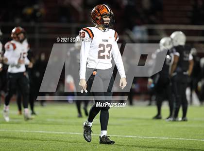 Thumbnail 2 in Versailles vs. Harvest Prep (OHSAA D5 State Semi Final) photogallery.