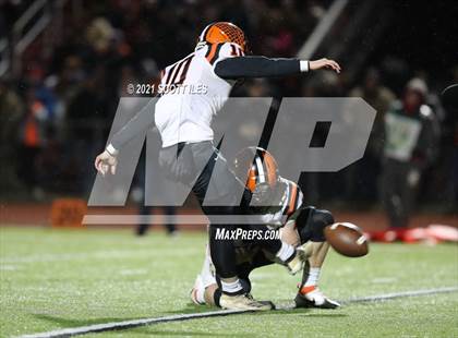 Thumbnail 2 in Versailles vs. Harvest Prep (OHSAA D5 State Semi Final) photogallery.