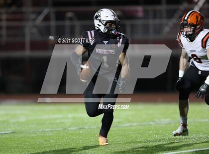 Thumbnail 2 in Versailles vs. Harvest Prep (OHSAA D5 State Semi Final) photogallery.