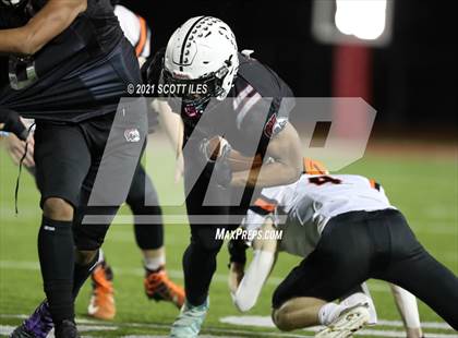 Thumbnail 3 in Versailles vs. Harvest Prep (OHSAA D5 State Semi Final) photogallery.