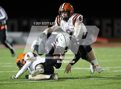 Thumbnail 3 in Versailles vs. Harvest Prep (OHSAA D5 State Semi Final) photogallery.
