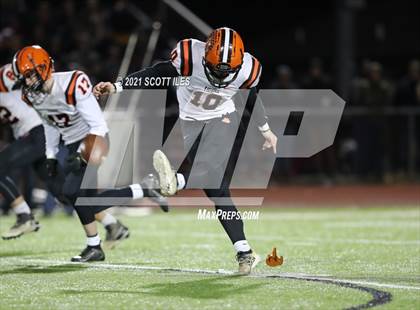 Thumbnail 2 in Versailles vs. Harvest Prep (OHSAA D5 State Semi Final) photogallery.