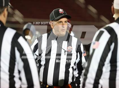 Thumbnail 3 in Versailles vs. Harvest Prep (OHSAA D5 State Semi Final) photogallery.