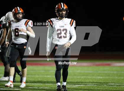 Thumbnail 3 in Versailles vs. Harvest Prep (OHSAA D5 State Semi Final) photogallery.