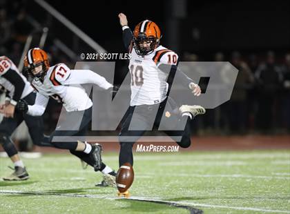 Thumbnail 3 in Versailles vs. Harvest Prep (OHSAA D5 State Semi Final) photogallery.