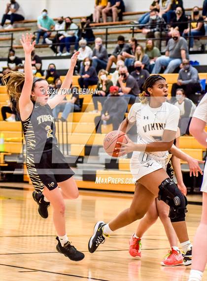 Thumbnail 2 in Blue Valley vs Shawnee Mission West (KSHSAA 6A Sub-State Playoff) photogallery.