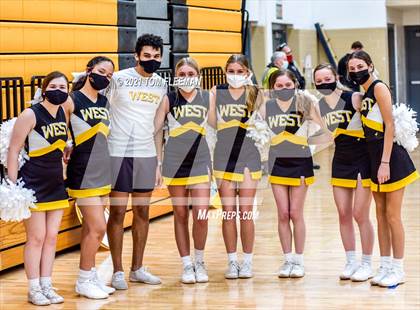 Thumbnail 3 in Blue Valley vs Shawnee Mission West (KSHSAA 6A Sub-State Playoff) photogallery.