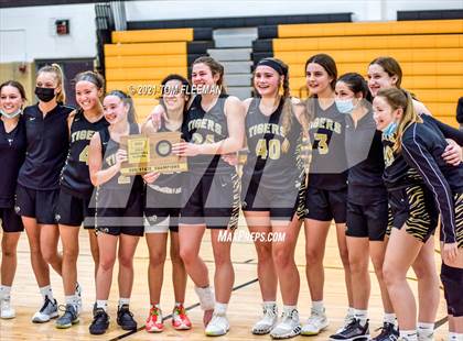 Thumbnail 3 in Blue Valley vs Shawnee Mission West (KSHSAA 6A Sub-State Playoff) photogallery.