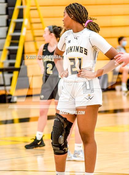 Thumbnail 3 in Blue Valley vs Shawnee Mission West (KSHSAA 6A Sub-State Playoff) photogallery.