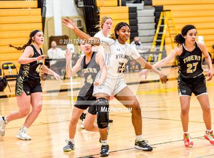 Thumbnail 3 in Blue Valley vs Shawnee Mission West (KSHSAA 6A Sub-State Playoff) photogallery.