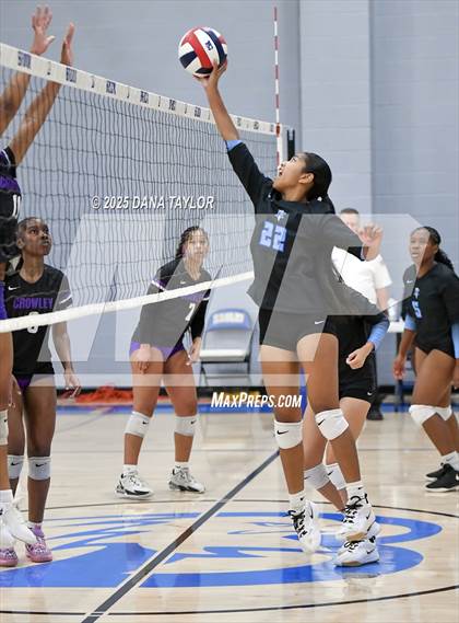 Thumbnail 3 in Keene vs. Crowley (2025 Brock Showcase Varsity Volleyball Tournament) photogallery.
