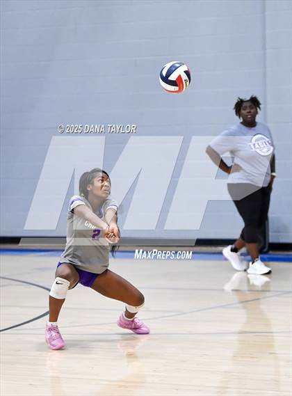 Thumbnail 2 in Keene vs. Crowley (2025 Brock Showcase Varsity Volleyball Tournament) photogallery.