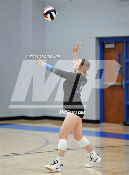Thumbnail 3 in Keene vs. Crowley (2025 Brock Showcase Varsity Volleyball Tournament) photogallery.