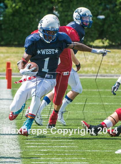 Thumbnail 3 in RIHSFCA 2014 Senior All-Star Classic photogallery.