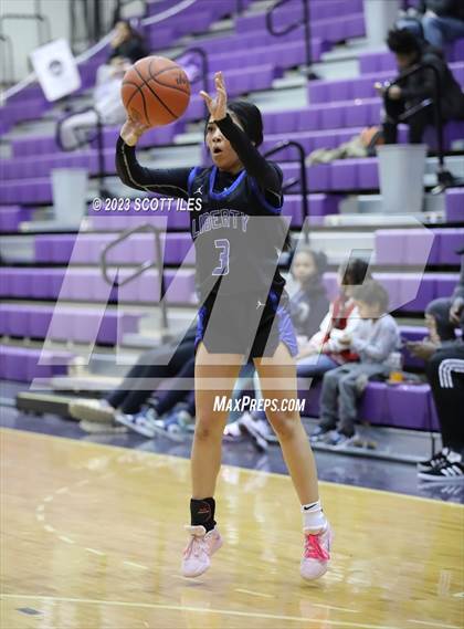 Thumbnail 1 in Sacred Heart vs. Olentangy Liberty (OGBR Classic in the City) photogallery.
