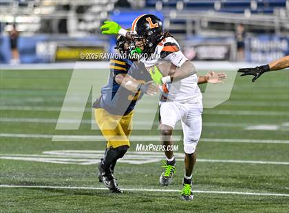 Thumbnail 3 in Lakeland vs St Thomas Aquinas (FHSAA 5A Final) photogallery.
