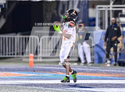 Thumbnail 2 in Lakeland vs St Thomas Aquinas (FHSAA 5A Final) photogallery.