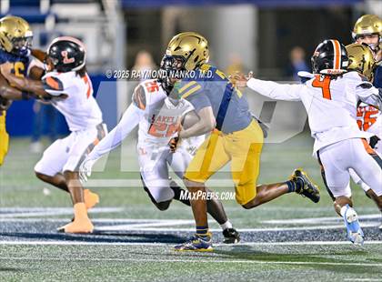 Thumbnail 2 in Lakeland vs St Thomas Aquinas (FHSAA 5A Final) photogallery.