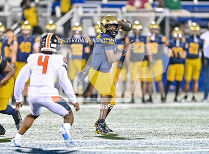 Thumbnail 2 in Lakeland vs St Thomas Aquinas (FHSAA 5A Final) photogallery.