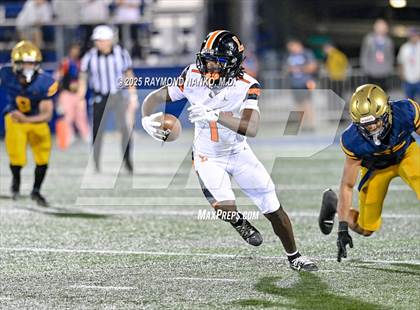 Thumbnail 2 in Lakeland vs St Thomas Aquinas (FHSAA 5A Final) photogallery.