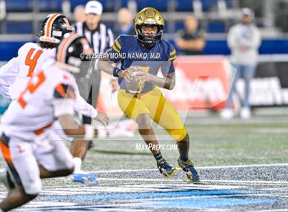 Thumbnail 2 in Lakeland vs St Thomas Aquinas (FHSAA 5A Final) photogallery.