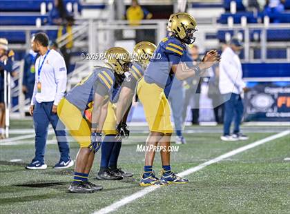 Thumbnail 2 in Lakeland vs St Thomas Aquinas (FHSAA 5A Final) photogallery.