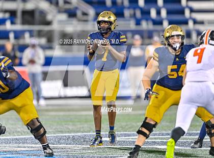 Thumbnail 2 in Lakeland vs St Thomas Aquinas (FHSAA 5A Final) photogallery.