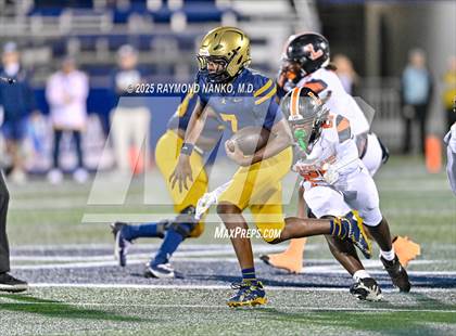 Thumbnail 2 in Lakeland vs St Thomas Aquinas (FHSAA 5A Final) photogallery.