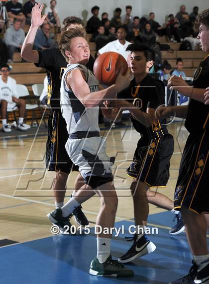 Thumbnail 2 in Mission Vista vs. Kelso (MaxPreps Holiday Classic) photogallery.