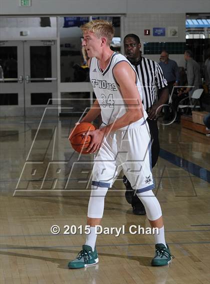 Thumbnail 3 in Mission Vista vs. Kelso (MaxPreps Holiday Classic) photogallery.