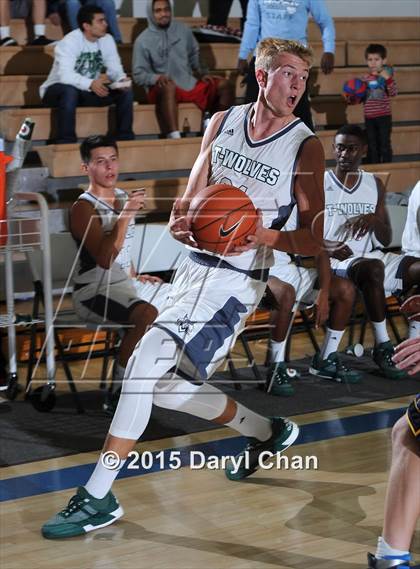 Thumbnail 3 in Mission Vista vs. Kelso (MaxPreps Holiday Classic) photogallery.