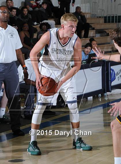 Thumbnail 1 in Mission Vista vs. Kelso (MaxPreps Holiday Classic) photogallery.
