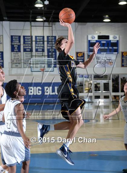 Thumbnail 3 in Mission Vista vs. Kelso (MaxPreps Holiday Classic) photogallery.