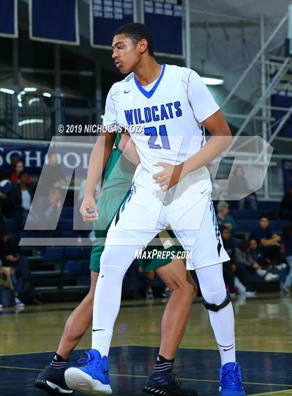 Thumbnail 2 in Long Beach Poly vs. Windward (St. John Bosco-Gahr Classic) photogallery.