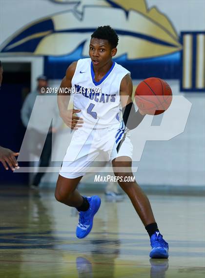 Thumbnail 2 in Long Beach Poly vs. Windward (St. John Bosco-Gahr Classic) photogallery.