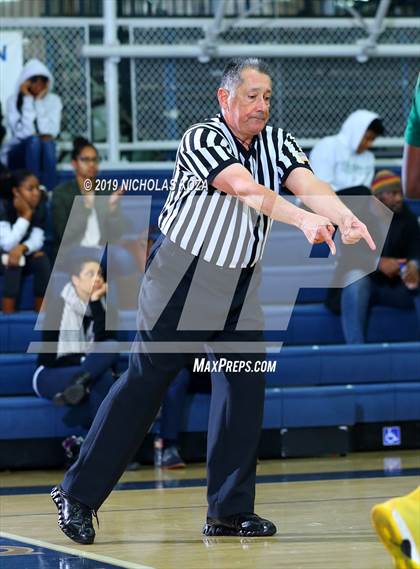 Thumbnail 3 in Long Beach Poly vs. Windward (St. John Bosco-Gahr Classic) photogallery.