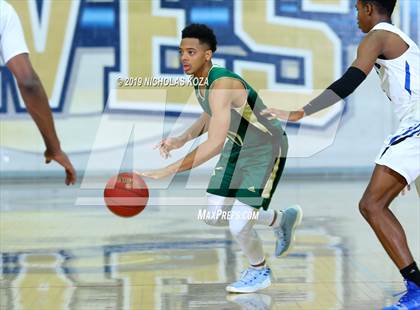 Thumbnail 3 in Long Beach Poly vs. Windward (St. John Bosco-Gahr Classic) photogallery.