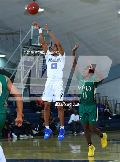 Thumbnail 3 in Long Beach Poly vs. Windward (St. John Bosco-Gahr Classic) photogallery.