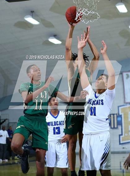 Thumbnail 1 in Long Beach Poly vs. Windward (St. John Bosco-Gahr Classic) photogallery.