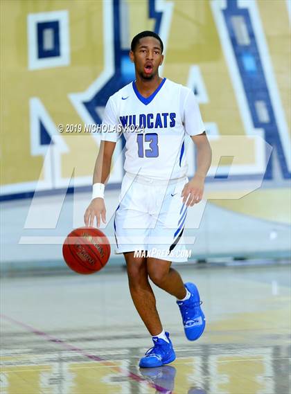 Thumbnail 3 in Long Beach Poly vs. Windward (St. John Bosco-Gahr Classic) photogallery.