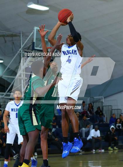 Thumbnail 2 in Long Beach Poly vs. Windward (St. John Bosco-Gahr Classic) photogallery.