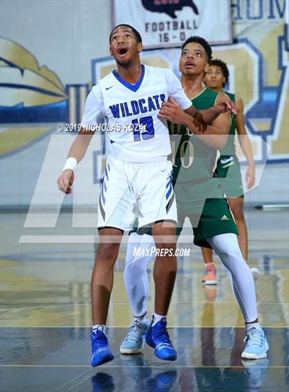 Thumbnail 2 in Long Beach Poly vs. Windward (St. John Bosco-Gahr Classic) photogallery.