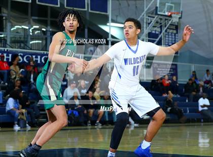 Thumbnail 1 in Long Beach Poly vs. Windward (St. John Bosco-Gahr Classic) photogallery.