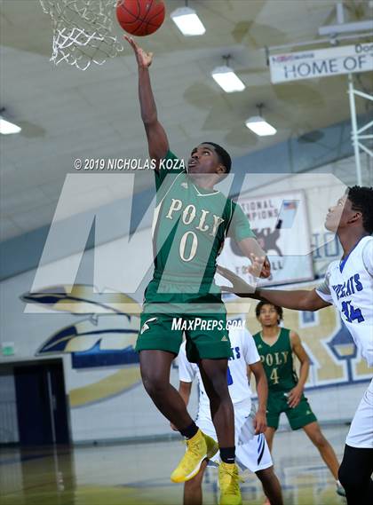 Thumbnail 3 in Long Beach Poly vs. Windward (St. John Bosco-Gahr Classic) photogallery.