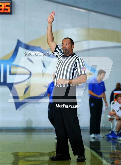 Thumbnail 2 in Long Beach Poly vs. Windward (St. John Bosco-Gahr Classic) photogallery.