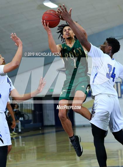 Thumbnail 3 in Long Beach Poly vs. Windward (St. John Bosco-Gahr Classic) photogallery.