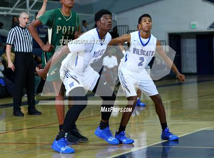Thumbnail 2 in Long Beach Poly vs. Windward (St. John Bosco-Gahr Classic) photogallery.
