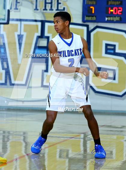 Thumbnail 3 in Long Beach Poly vs. Windward (St. John Bosco-Gahr Classic) photogallery.