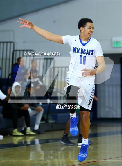 Thumbnail 2 in Long Beach Poly vs. Windward (St. John Bosco-Gahr Classic) photogallery.