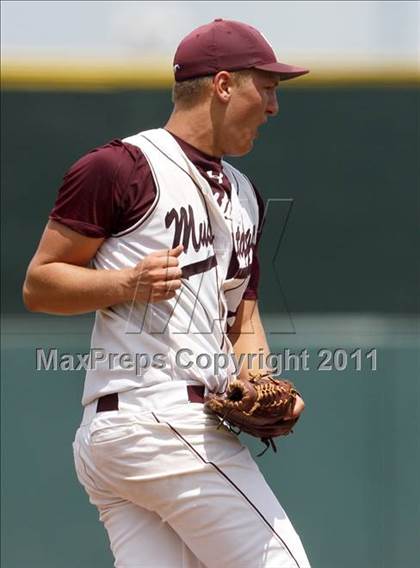 Thumbnail 3 in Davis County vs Gilbert (Class 2A Final) photogallery.